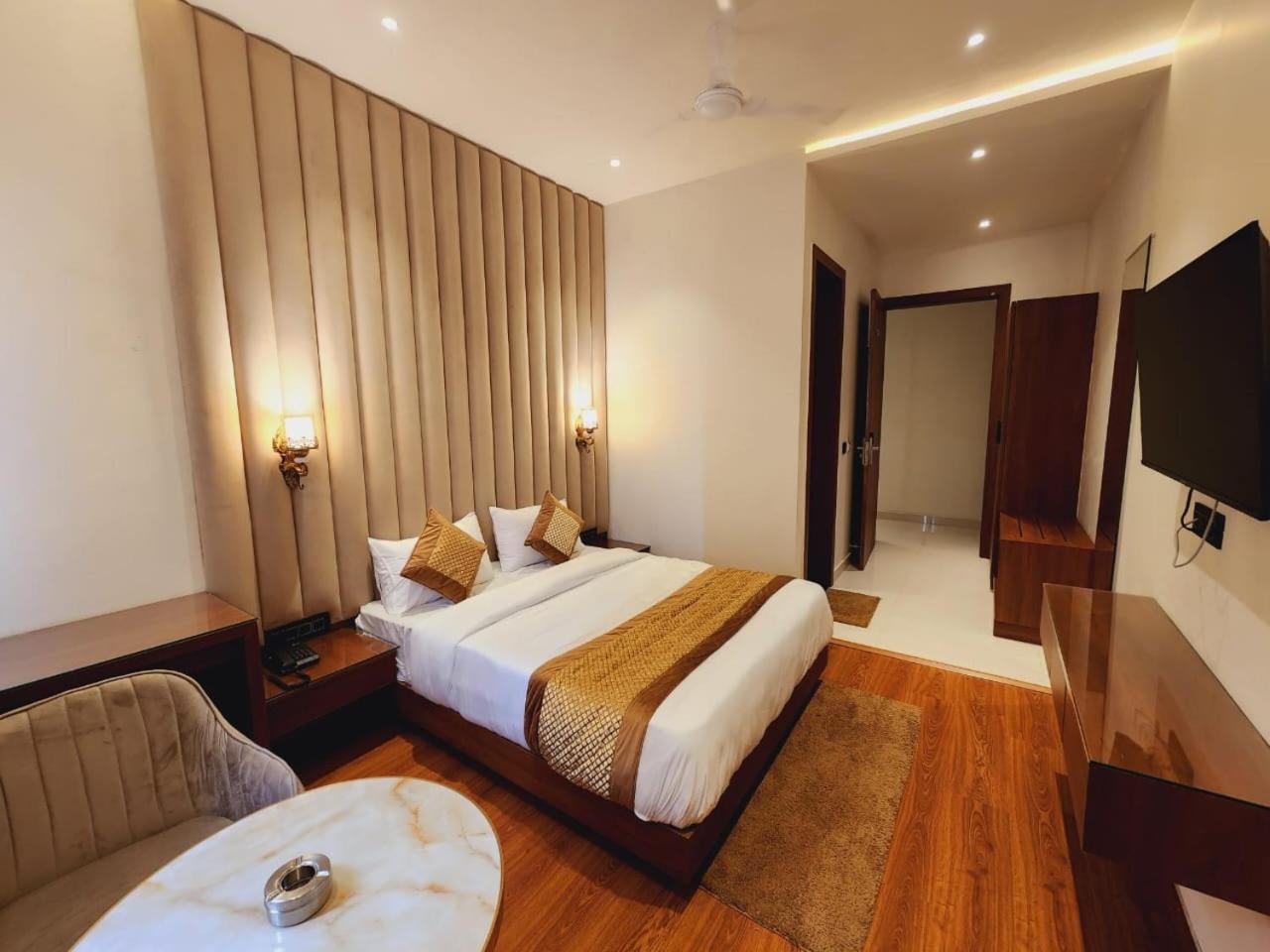 Shehnai Hotel And Banquet Hisār Exterior foto